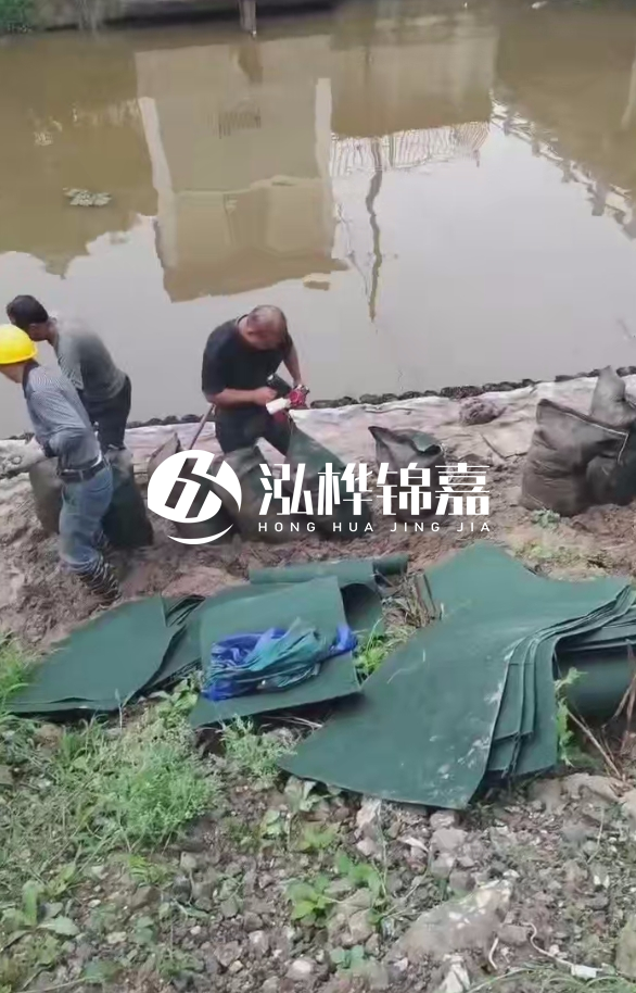鄭州專業(yè)挖機打木樁-地基加固中挖機打木樁的優(yōu)勢？