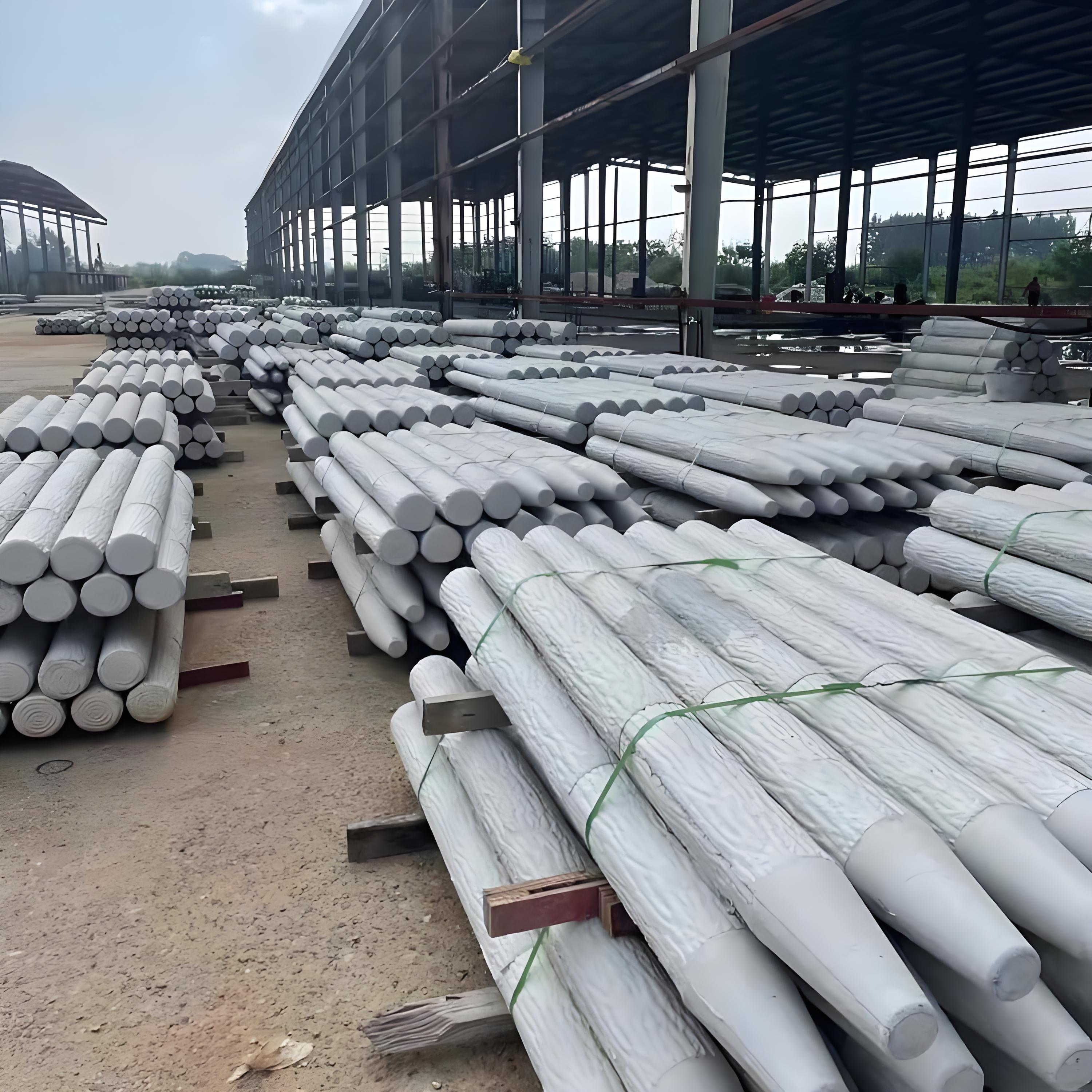 水泥仿木樁廠家泓樺錦嘉-打仿木樁需要打樁機(jī)嗎？